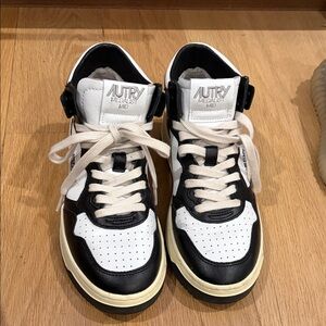 Autry Women's Black and White Sneakers